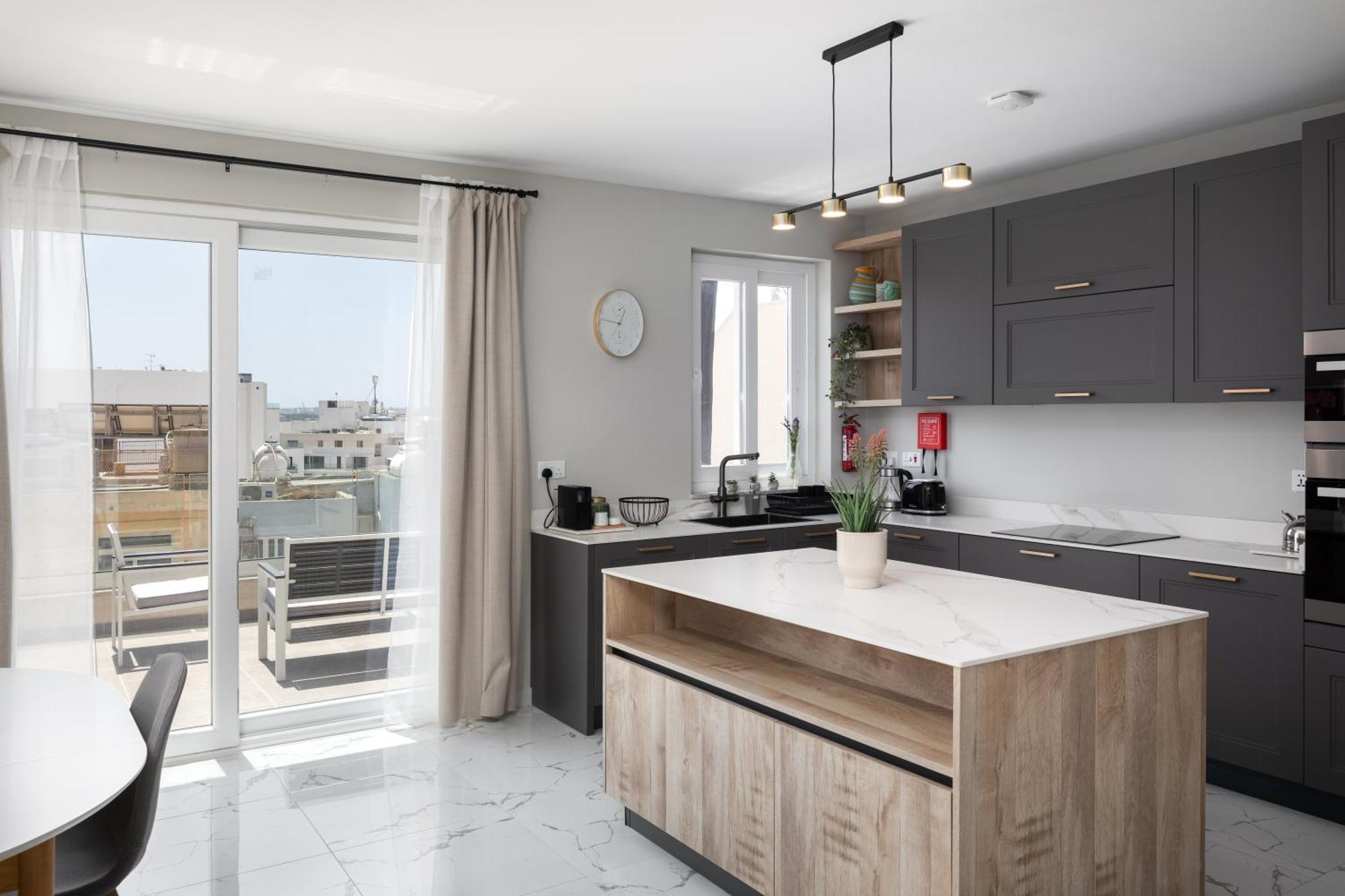 Modern 2Br Cosy Apartment With Large Terrace - Close To Manoel Island & Tigne Shopping Mall スリーマ エクステリア 写真