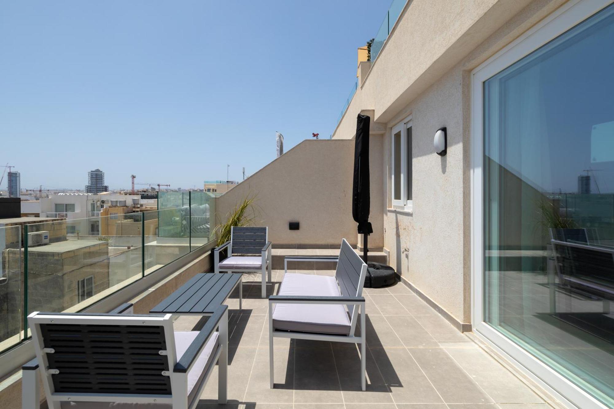 Modern 2Br Cosy Apartment With Large Terrace - Close To Manoel Island & Tigne Shopping Mall スリーマ エクステリア 写真
